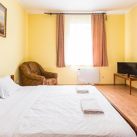 Квартира В Центрі Подобово На Вулиці Коперника 26 Біля Палацу Мистецтв Lviv Eksteriør billede