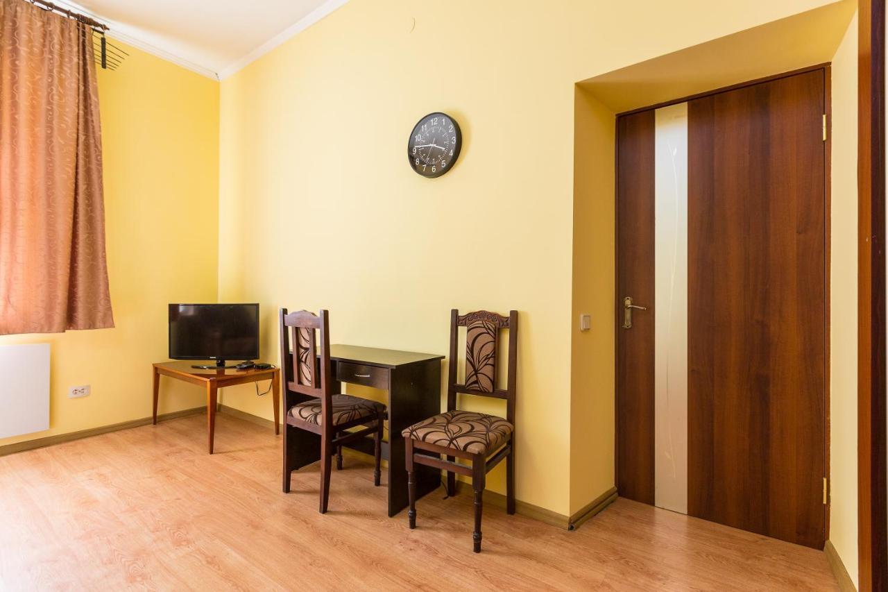 Квартира В Центрі Подобово На Вулиці Коперника 26 Біля Палацу Мистецтв Lviv Eksteriør billede