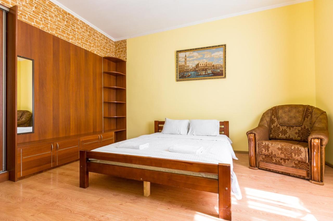 Квартира В Центрі Подобово На Вулиці Коперника 26 Біля Палацу Мистецтв Lviv Eksteriør billede